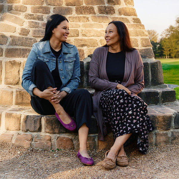 Manitobah Butterfly Flat in Raspberry