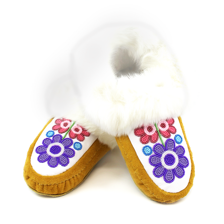 Rosa Scribe White Floral Ladies 8 Moccasins