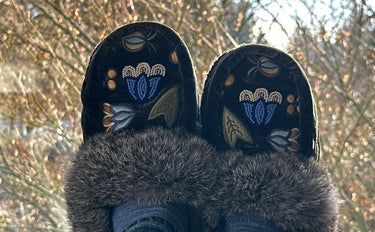 Manitobah Velvet Tipi Slipper