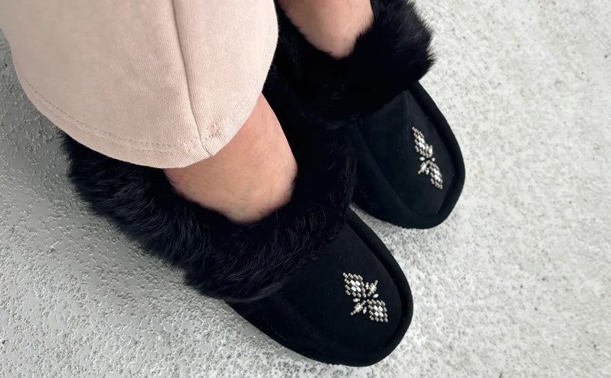 【MANITOBAH/マニトバ】ラビットファーモカシン Manitobah Mukluks, Winter Boots, Moccasins & Slippers | Walk With Us