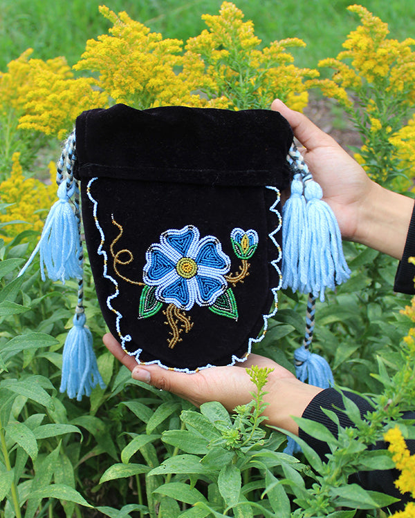 Manitobah Design: Artist Ecosystem Mastery Beaded Purse