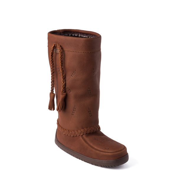 Manitobah Mukluks ダークオリーブ ムートンブーツ レディース PDPProduct_Walking-in-Two-